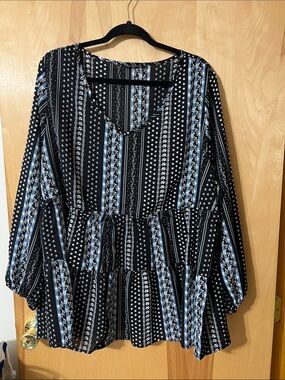 BloomChic Black and Blue Patterned Peplum Tunic
